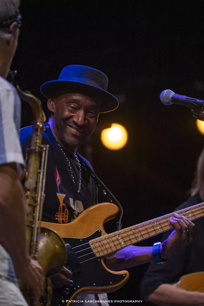Marcus Miller — Jazz à Juan 2026 — photo 10 — Jazz à Juan — Pinède Gould, Juan-les-Pins — 12 juillet 2026 — photographie de rivierajazzclub